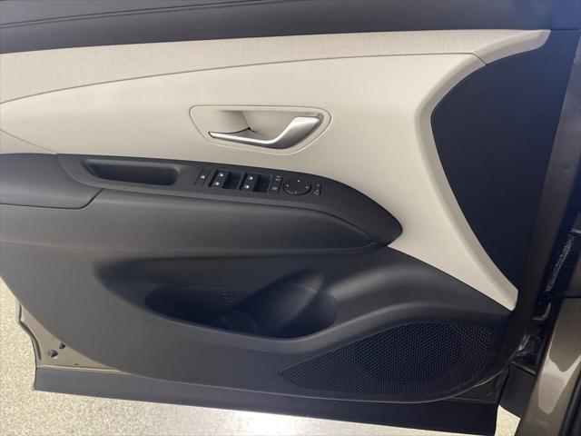 new 2025 Hyundai TUCSON Hybrid car, priced at $37,270