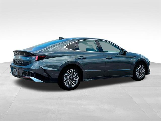 new 2025 Hyundai Sonata Hybrid car, priced at $37,675
