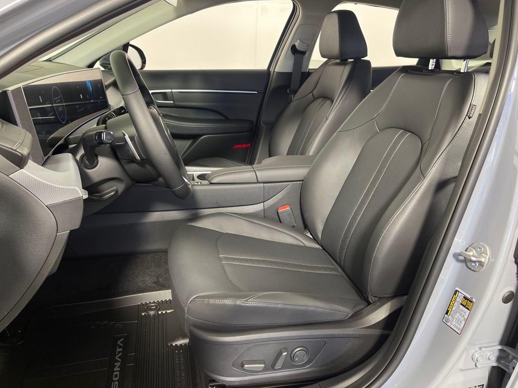 new 2025 Hyundai Sonata Hybrid car, priced at $37,015