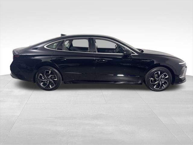 new 2025 Hyundai Sonata car, priced at $28,580