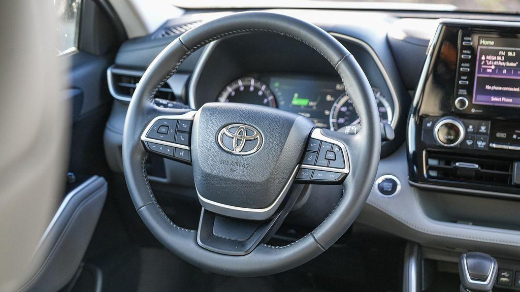 used 2022 Toyota Highlander car, priced at $33,778