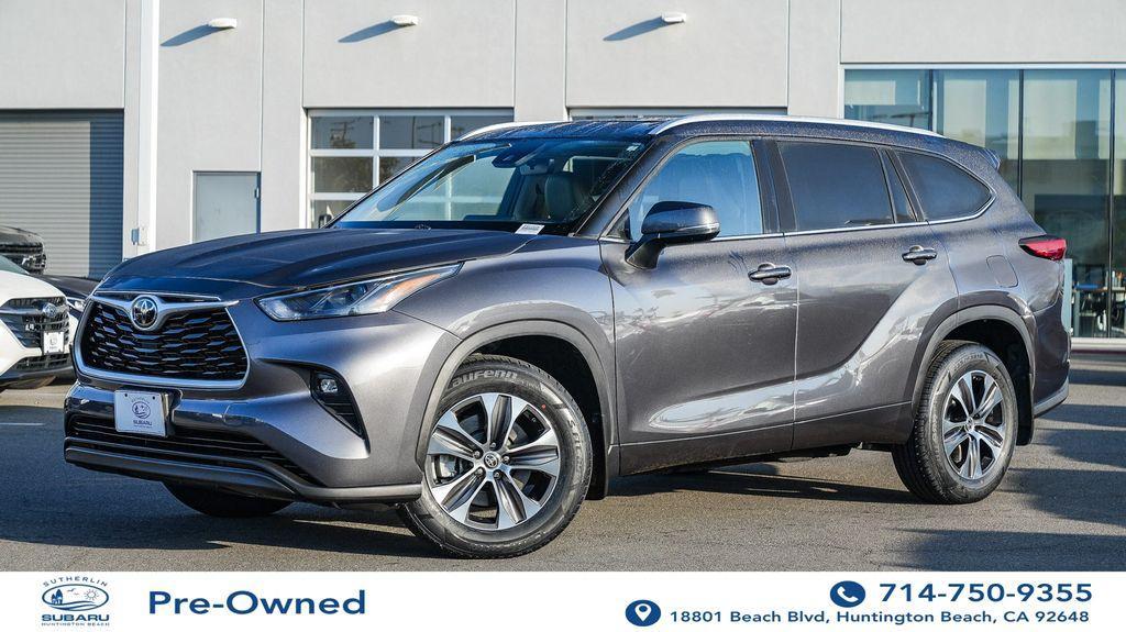 used 2022 Toyota Highlander car, priced at $33,778