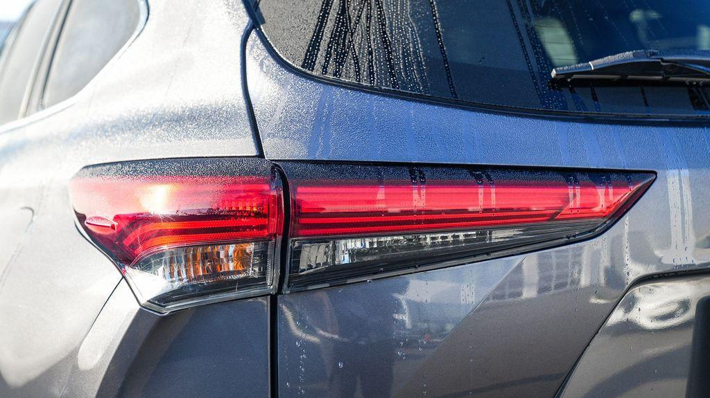 used 2022 Toyota Highlander car, priced at $33,778