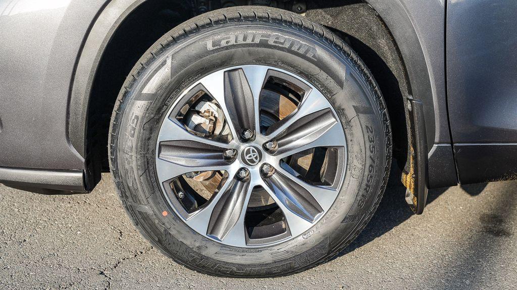 used 2022 Toyota Highlander car, priced at $33,778