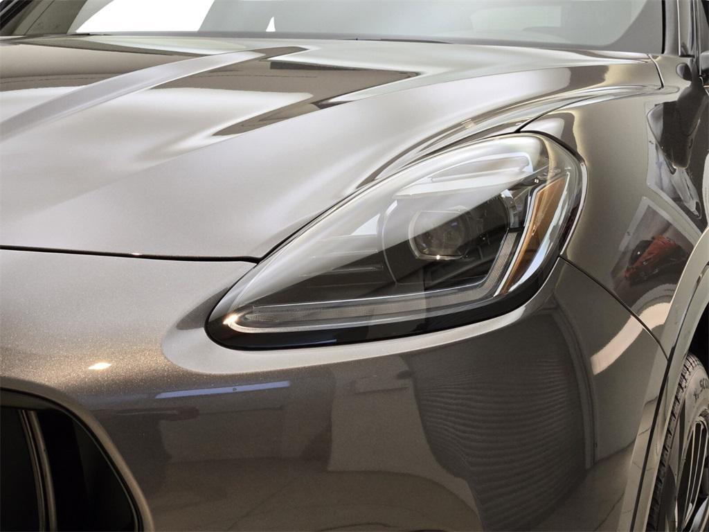 new 2025 Maserati Grecale car, priced at $81,600