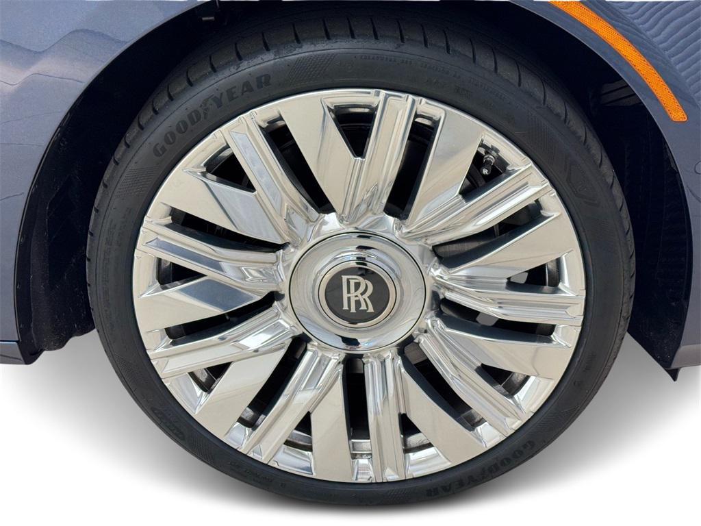 new 2025 Rolls-Royce Ghost car, priced at $468,100