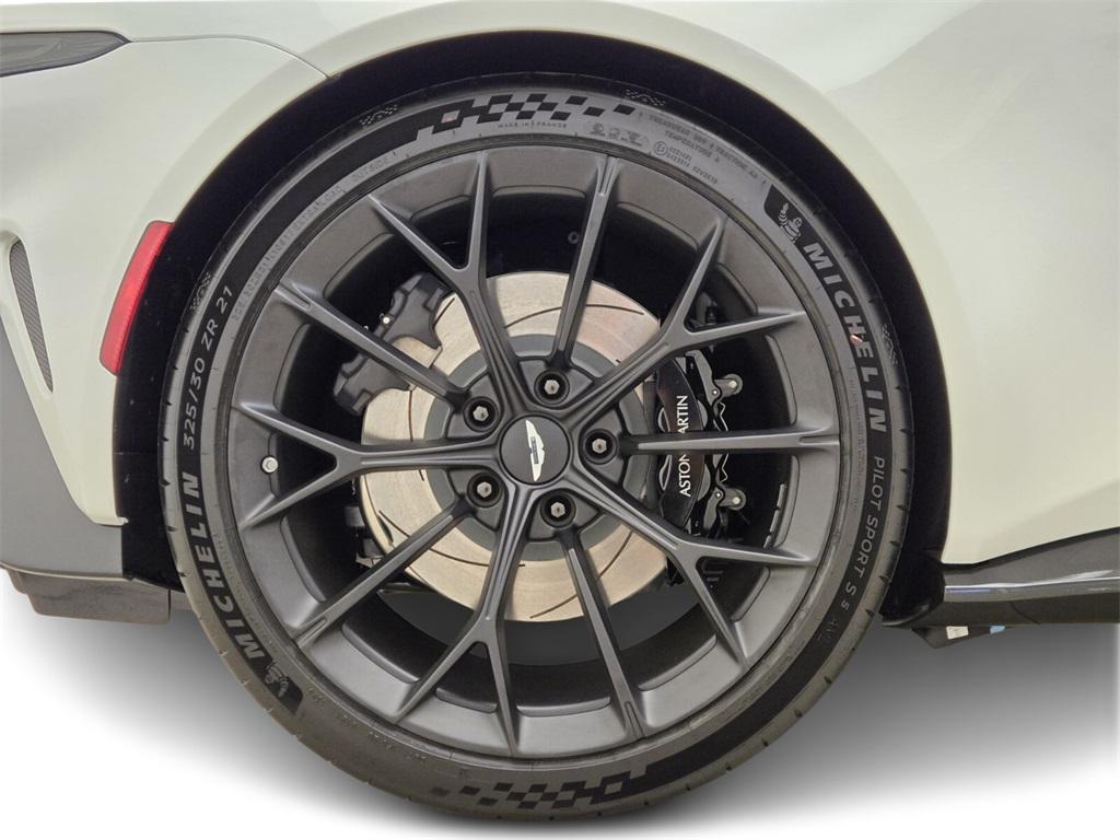 new 2026 Aston Martin Vantage car, priced at $269,400