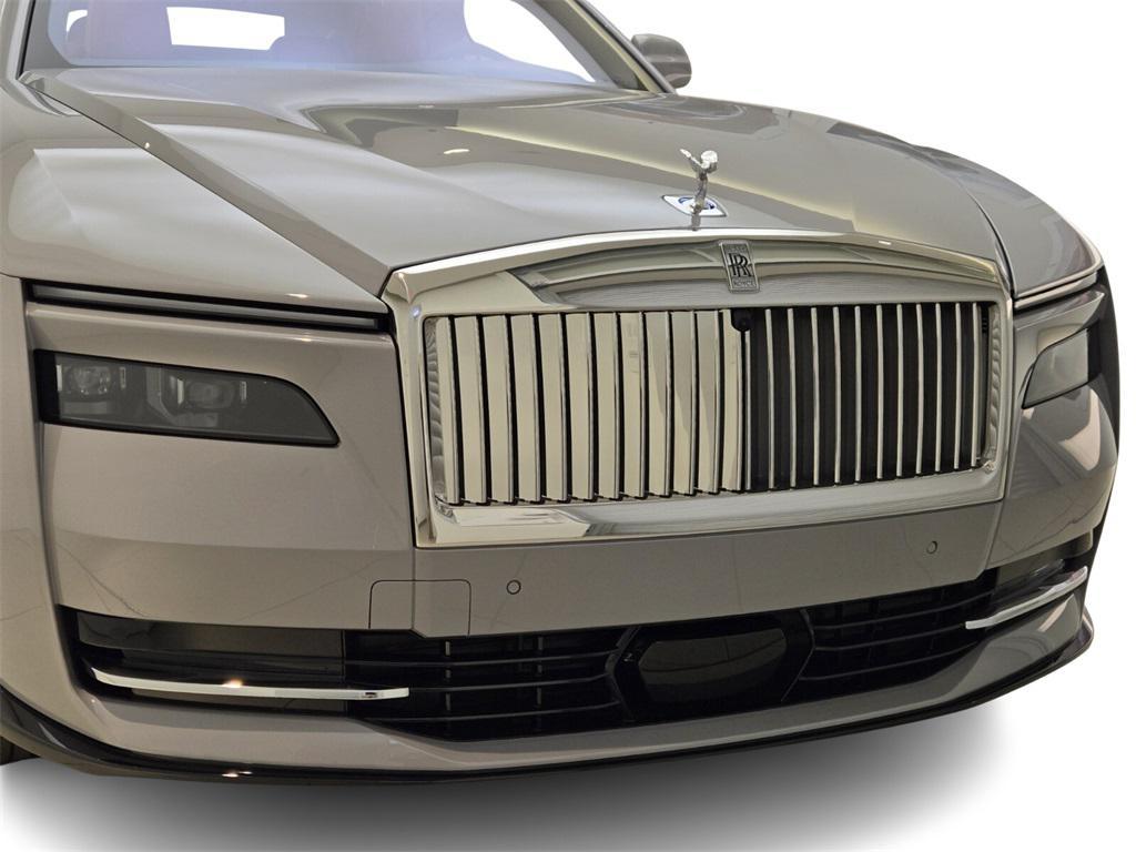 new 2025 Rolls-Royce Spectre car, priced at $524,375