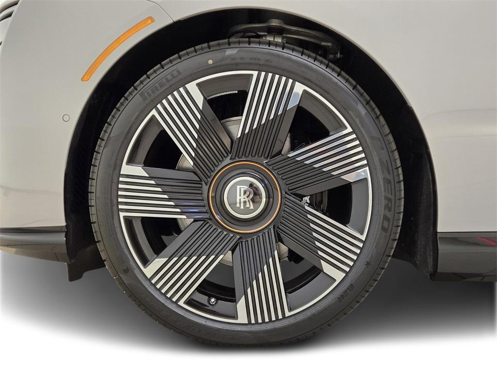 new 2025 Rolls-Royce Spectre car, priced at $524,375