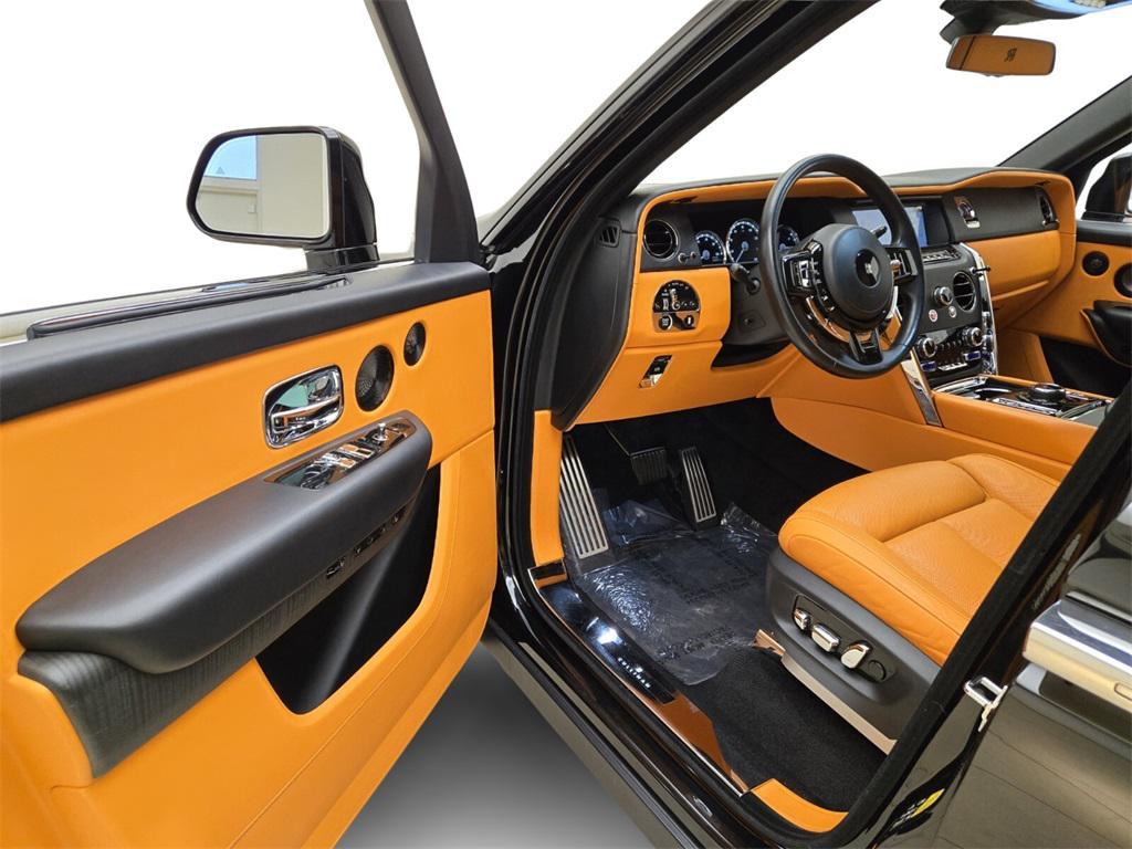 used 2022 Rolls-Royce Cullinan car, priced at $318,990