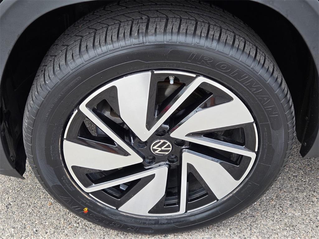 used 2025 Volkswagen Atlas car, priced at $34,587