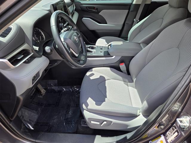 used 2023 Toyota Highlander car, priced at $34,988