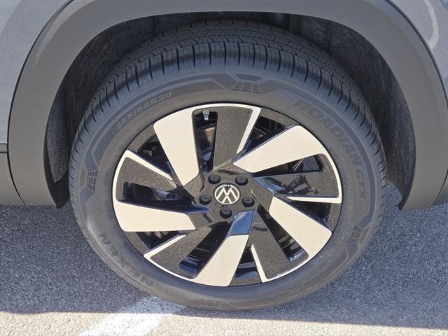 new 2025 Volkswagen Atlas Cross Sport car, priced at $39,015