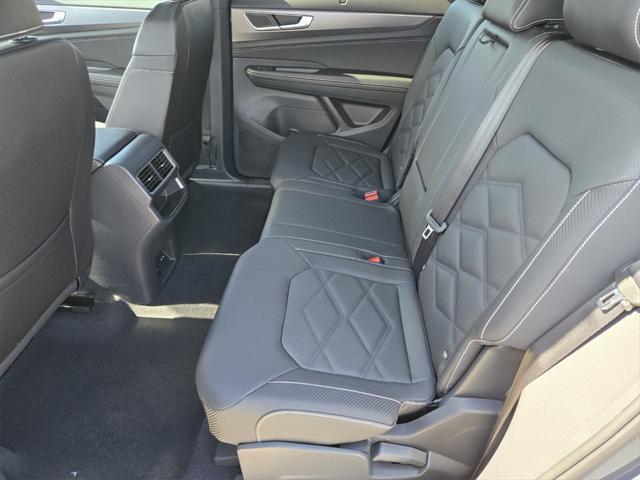 new 2025 Volkswagen Atlas Cross Sport car, priced at $39,015