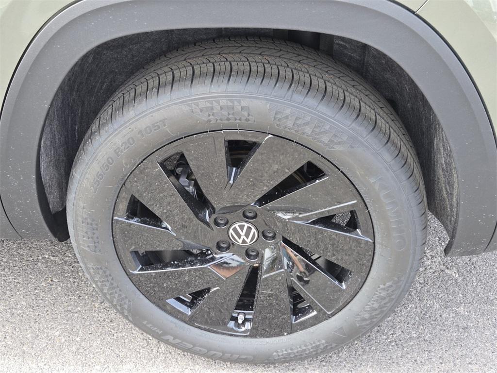 new 2025 Volkswagen Atlas Cross Sport car, priced at $39,124