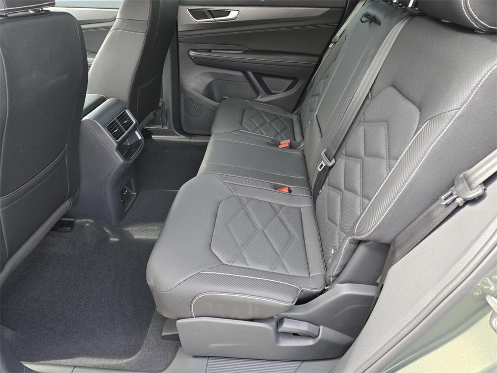 new 2025 Volkswagen Atlas Cross Sport car, priced at $39,124