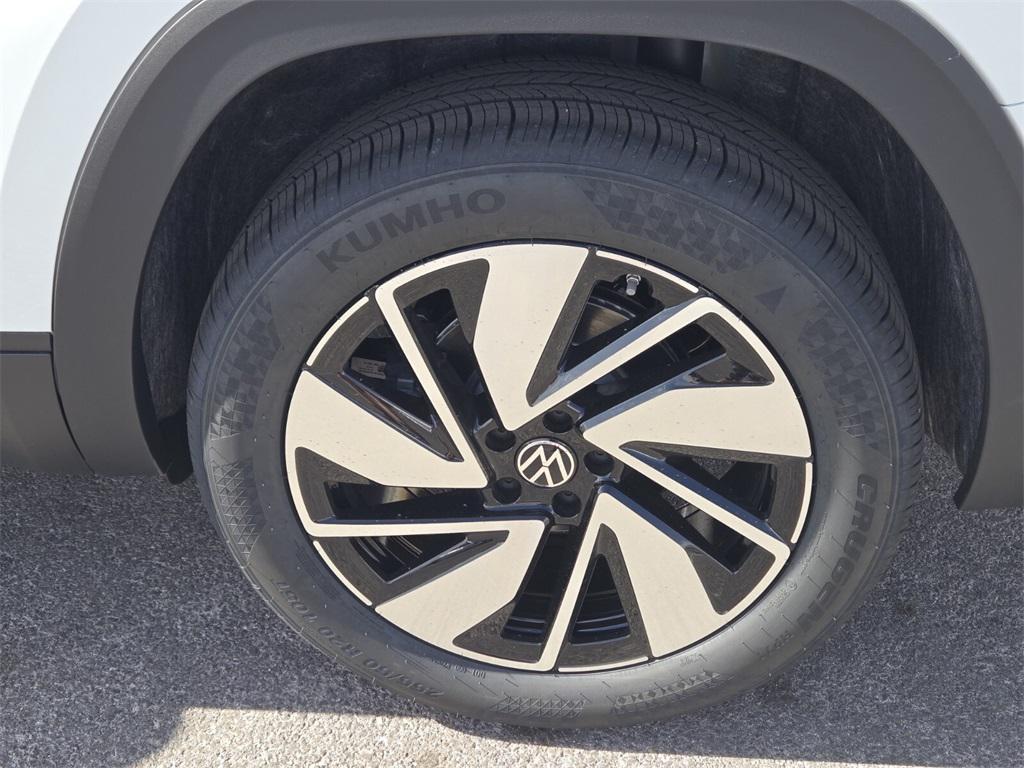 new 2025 Volkswagen Atlas car, priced at $39,544