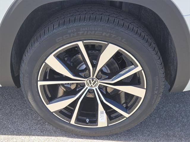 new 2025 Volkswagen Atlas car, priced at $51,151