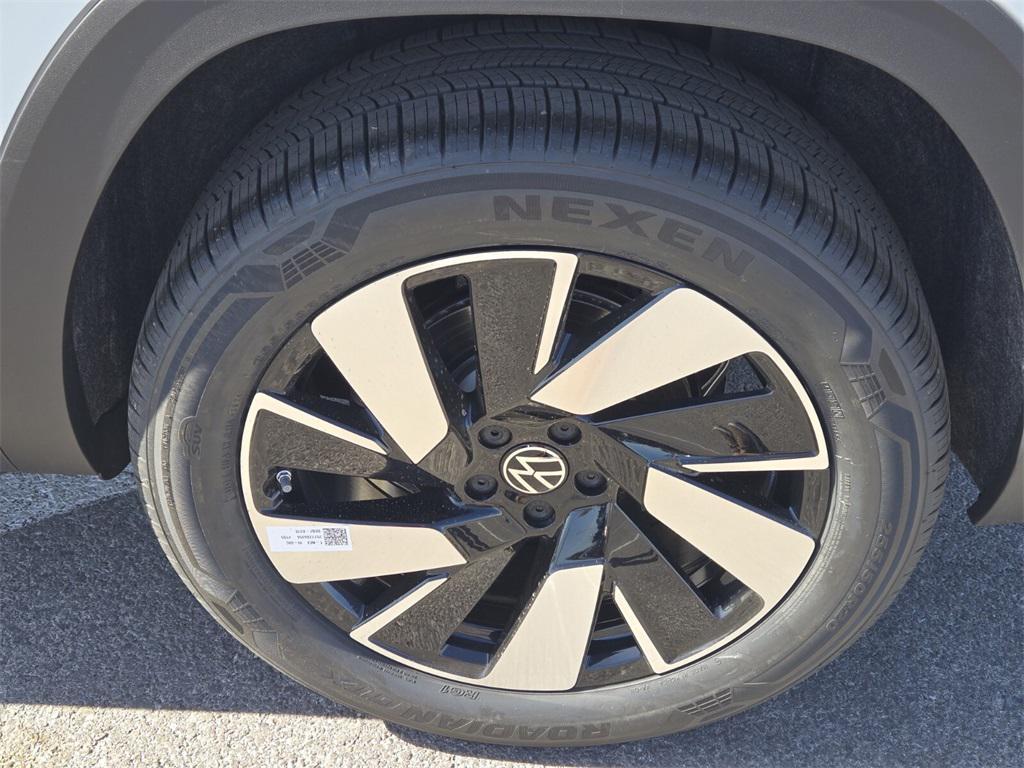 new 2025 Volkswagen Atlas Cross Sport car, priced at $37,161