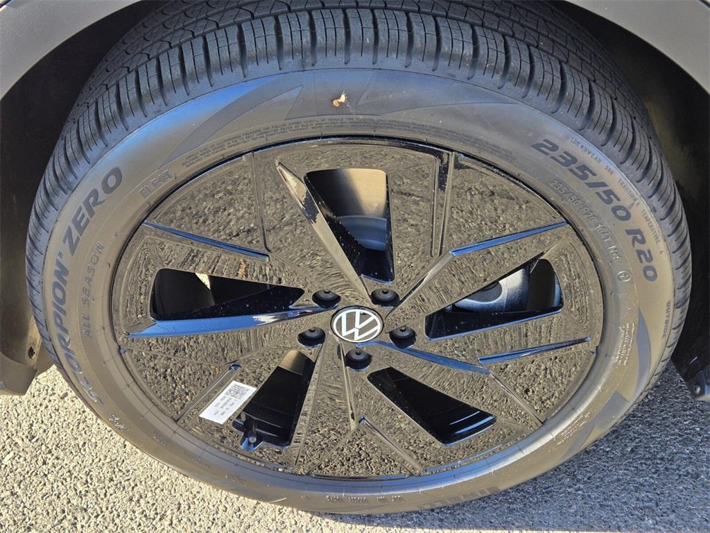 new 2025 Volkswagen ID.4 car, priced at $43,821