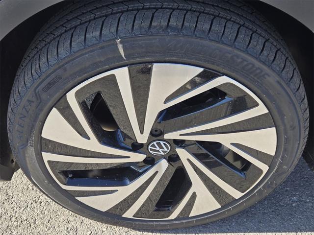 new 2025 Volkswagen ID.4 car, priced at $50,675