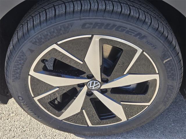 new 2025 Volkswagen ID.4 car, priced at $47,323
