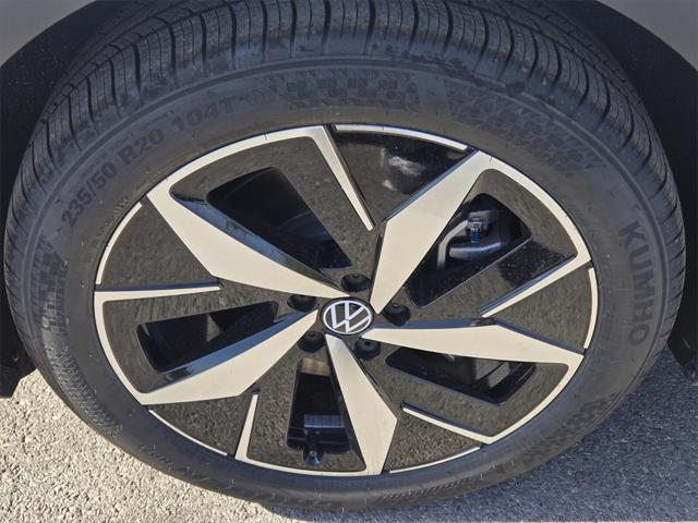 new 2025 Volkswagen ID.4 car, priced at $44,119
