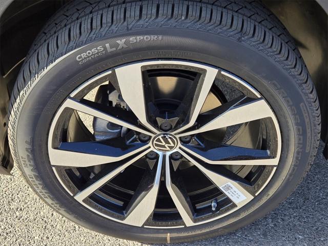new 2025 Volkswagen Atlas car, priced at $48,899