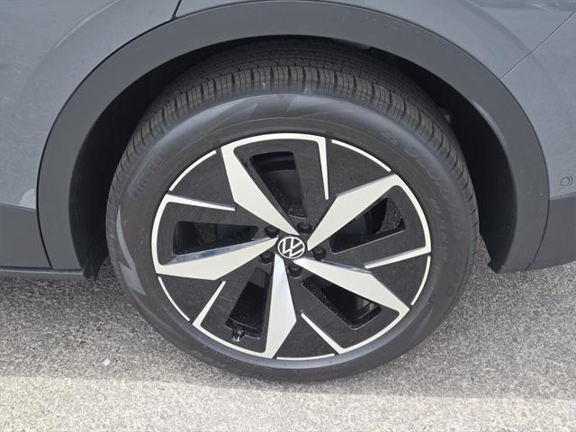 new 2025 Volkswagen ID.4 car, priced at $44,072