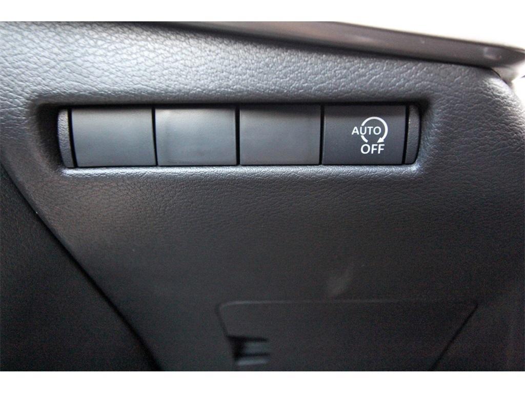 new 2025 Nissan Kicks car, priced at $25,001