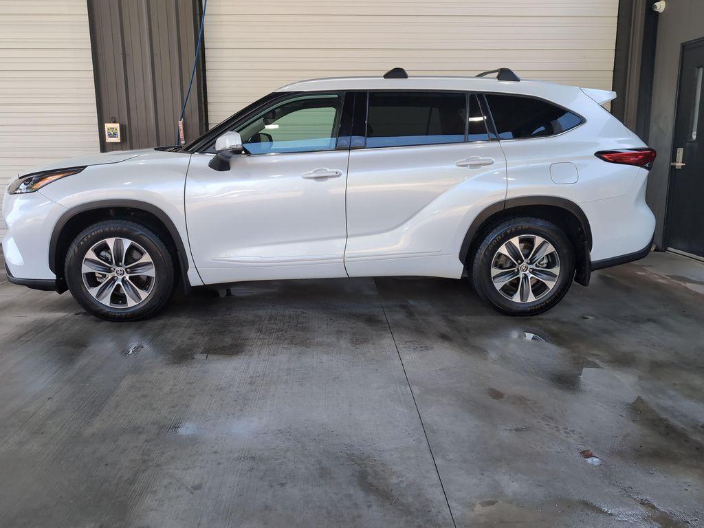 used 2022 Toyota Highlander car, priced at $31,639