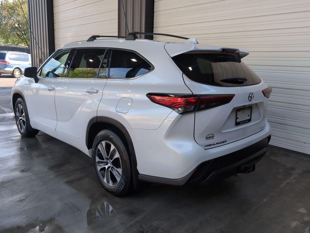 used 2022 Toyota Highlander car, priced at $31,639