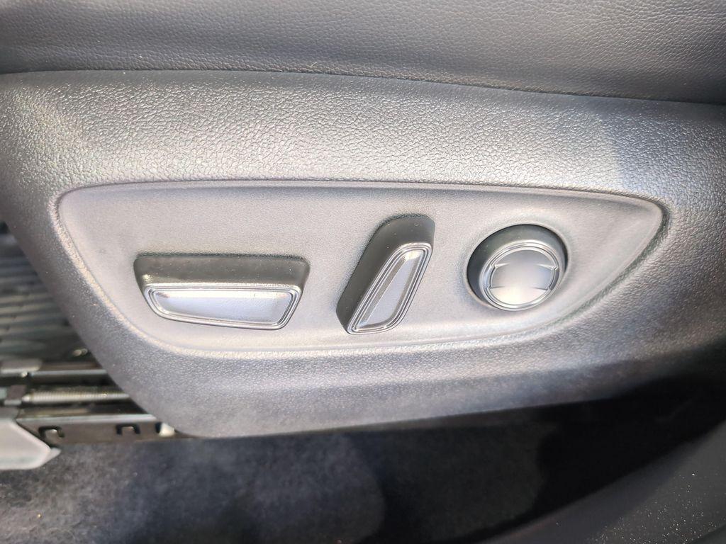 used 2022 Toyota Highlander car, priced at $31,639