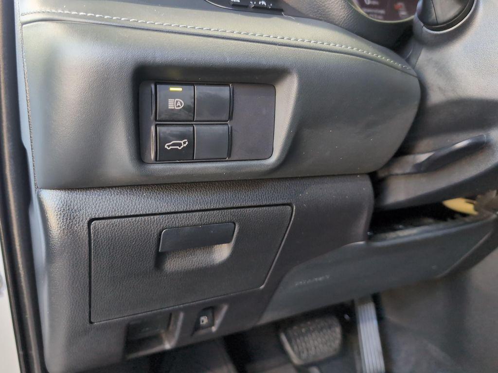 used 2022 Toyota Highlander car, priced at $31,639