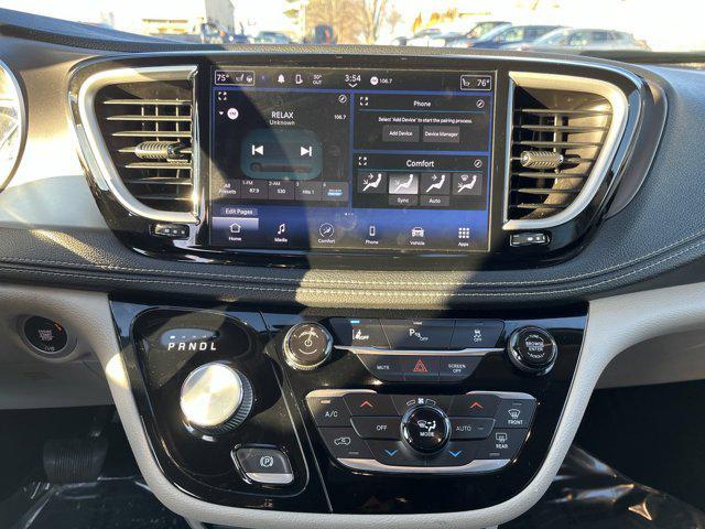 used 2022 Chrysler Pacifica Hybrid car, priced at $24,500