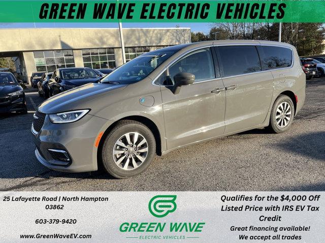 used 2022 Chrysler Pacifica Hybrid car, priced at $24,500