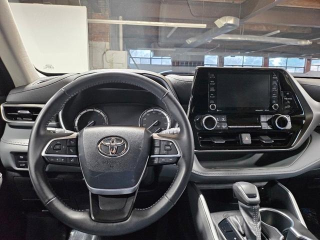 used 2022 Toyota Highlander car, priced at $36,268