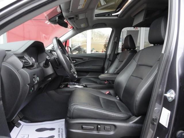 used 2022 Honda Pilot car, priced at $27,875