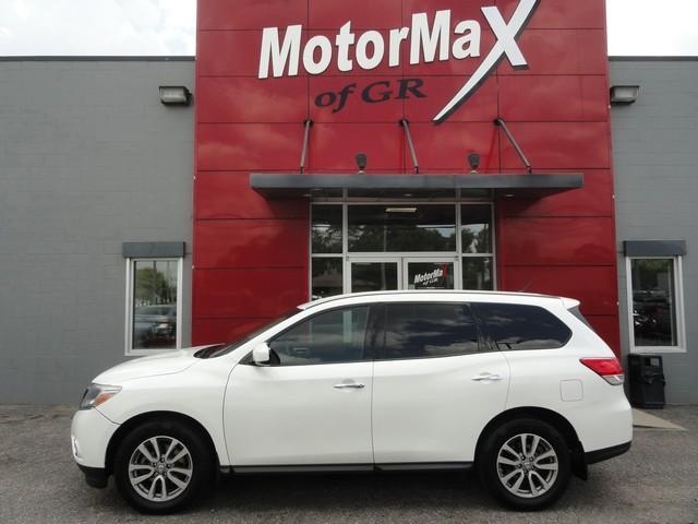 used 2016 Nissan Pathfinder car, priced at $14,875