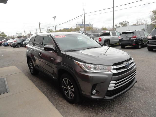 used 2019 Toyota Highlander Hybrid car, priced at $23,875