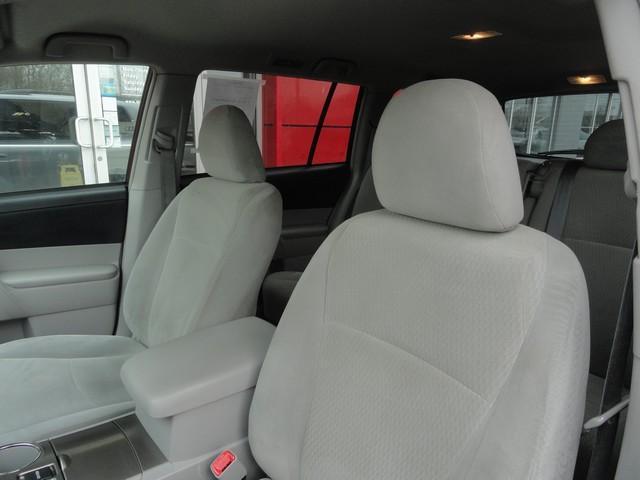 used 2010 Toyota Highlander car, priced at $8,875