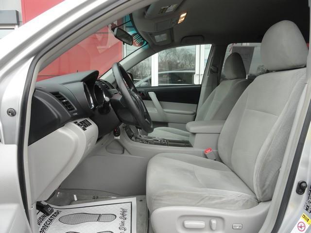 used 2010 Toyota Highlander car, priced at $8,875