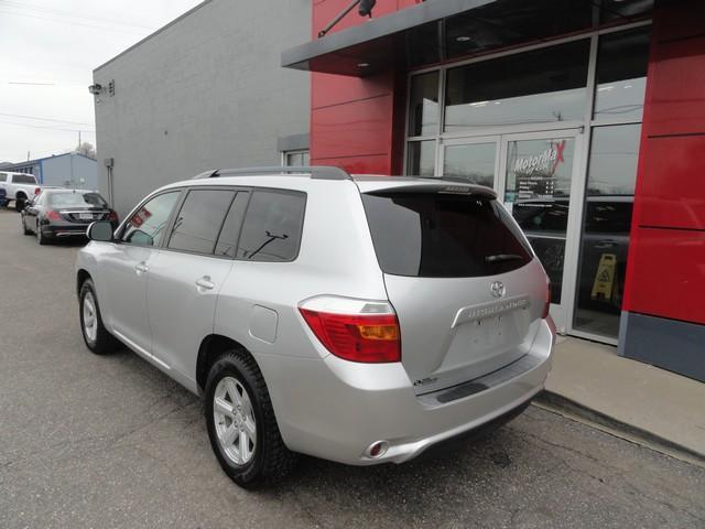 used 2010 Toyota Highlander car, priced at $8,875