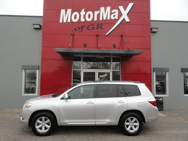 used 2010 Toyota Highlander car, priced at $8,875