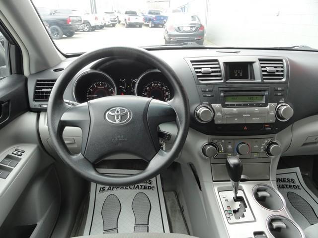 used 2010 Toyota Highlander car, priced at $8,875