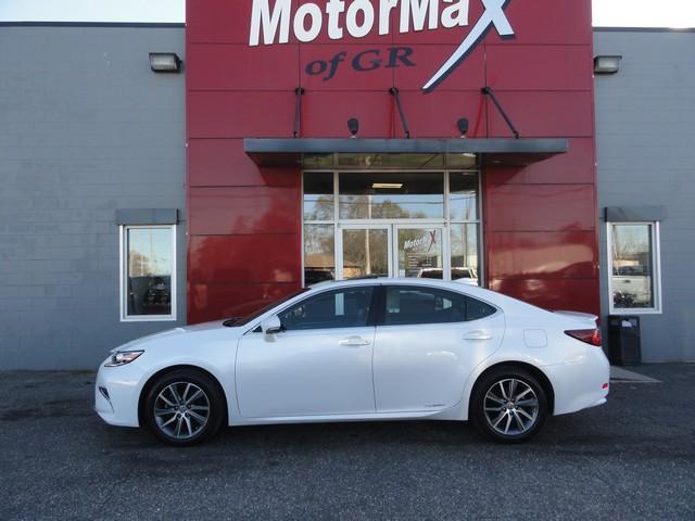 used 2018 Lexus ES 300h car, priced at $18,455