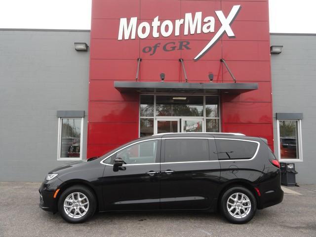 used 2021 Chrysler Pacifica car, priced at $14,675