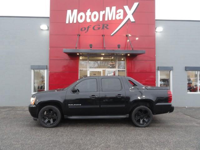 used 2011 Chevrolet Avalanche car, priced at $14,875