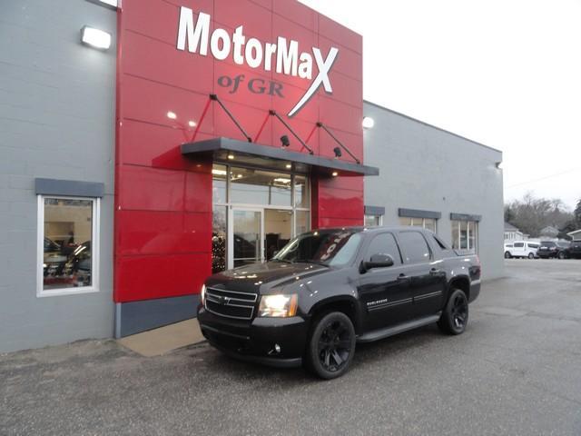 used 2011 Chevrolet Avalanche car, priced at $14,875