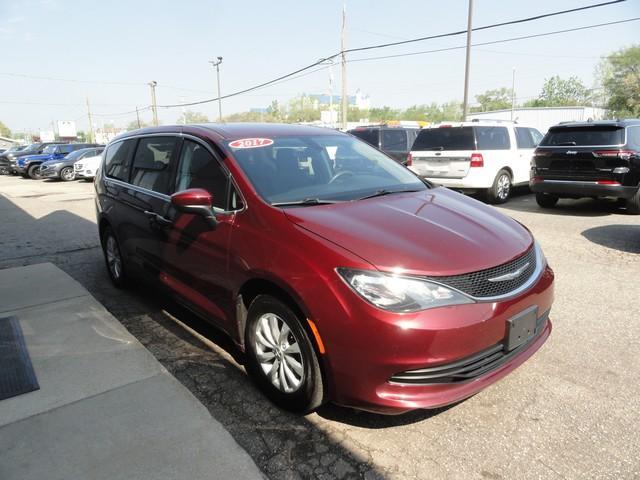 used 2017 Chrysler Pacifica car, priced at $12,675